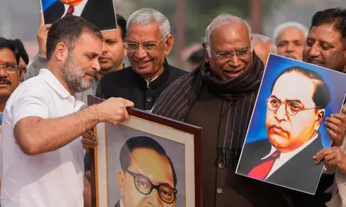 അമിത് ഷായുടെ രാജി ആവശ്യപ്പെട്ട് പാര്‍ലമെന്റില്‍ പ്രതിപക്ഷ പ്രതിഷേധം