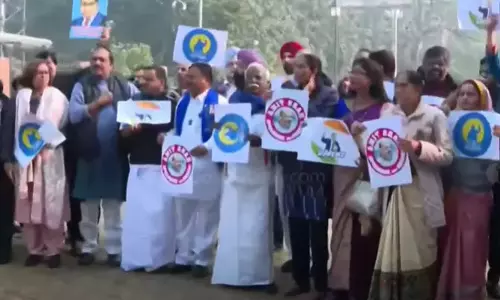 അമിത് ഷാ രാജി വെക്കണമെന്നാവശ്യം; പാര്‍ലമെന്റിലേക്ക് പ്രതിഷേധ മാര്‍ച്ച്