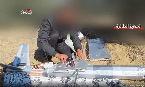 ഗസയില് ഇസ്രായേലി സൈന്യത്തിനെതിരേ ഡ്രോണ് ആക്രമണം നടത്തി ഹമാസ്(വീഡിയോ) ഗസയില് ഇസ്രായേലി സൈന്യത്തിനെതിരേ ഡ്രോണ് ആക്രമണം നടത്തി ഹമാസ്(വീഡിയോ)