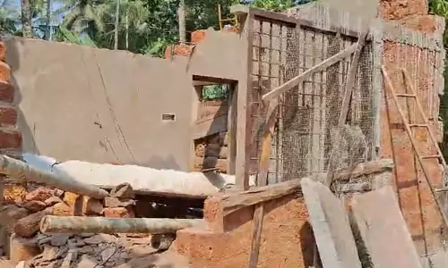 സ്ലാബ് തകര്‍ന്നു വീണ് അതിഥി തൊഴിലാളിക്ക് ദാരുണാന്ത്യം