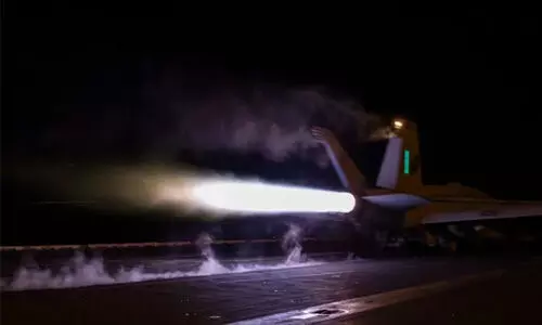 ഹൂത്തികളെ ആക്രമിക്കാന് പോയ സ്വന്തം യുദ്ധവിമാനം വെടിവച്ചിട്ട് യുഎസ് സൈന്യം ഹൂത്തികളെ ആക്രമിക്കാന് പോയ സ്വന്തം യുദ്ധവിമാനം വെടിവച്ചിട്ട് യുഎസ് സൈന്യം