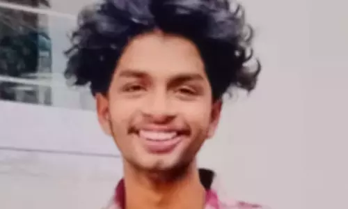 ആലപ്പുഴയില് സുഹൃത്തുക്കളോടൊപ്പം കുളിക്കാനിറങ്ങിയ വിദ്യാര്ഥി മുങ്ങിമരിച്ചു ആലപ്പുഴയില് സുഹൃത്തുക്കളോടൊപ്പം കുളിക്കാനിറങ്ങിയ വിദ്യാര്ഥി മുങ്ങിമരിച്ചു