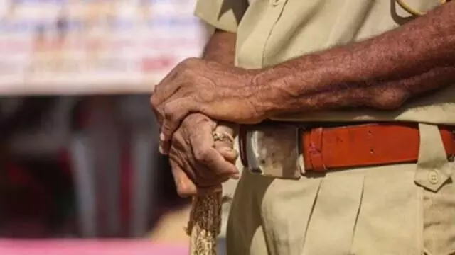 അരി മോഷ്ടിച്ചെന്നാരോപിച്ച് ദലിതനായ മധ്യവയസ്കനെ തല്ലിക്കൊന്നു; മൂന്ന് പേര് അറസ്റ്റില് അരി മോഷ്ടിച്ചെന്നാരോപിച്ച് ദലിതനായ മധ്യവയസ്കനെ തല്ലിക്കൊന്നു; മൂന്ന് പേര് അറസ്റ്റില്