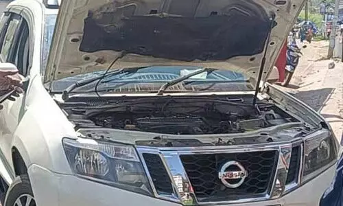 തൂങ്ങിമരിക്കാന് ശ്രമിച്ചയാളെ ആശുപത്രിയില് കൊണ്ടുപോയ കാര് കേടായി; മധ്യവയസ്കന് മരിച്ചു തൂങ്ങിമരിക്കാന് ശ്രമിച്ചയാളെ ആശുപത്രിയില് കൊണ്ടുപോയ കാര് കേടായി; മധ്യവയസ്കന് മരിച്ചു