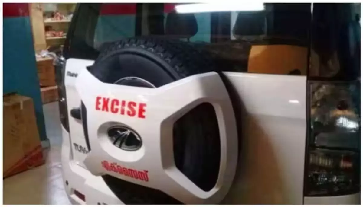 തൃശൂര്‍ എക്‌സൈസ് ഓഫീസില്‍ വിജിലന്‍സ് റെയ്ഡ്; മദ്യവും പണവും പിടിച്ചു