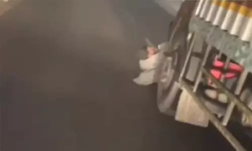 ഞങ്ങള്‍ നിലവിളിച്ചു, അയാള്‍ വണ്ടി നിര്‍ത്തിയില്ല ബൈക്ക് യാത്രികരെ വലിച്ചിഴച്ച് ട്രക്ക് (വീഡിയോ)