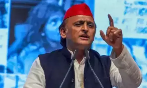 കുഴിച്ച് കുഴിച്ച് അവര്‍ അവസാനം സ്വന്തം സര്‍ക്കാറിന്റെ അടിവേര് തോണ്ടും: അഖിലേഷ് യാദവ്