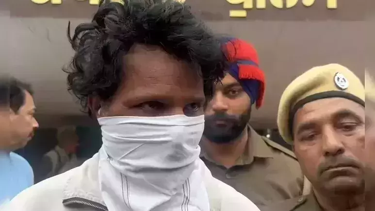 ബൈക്കില് ലിഫ്റ്റ് നല്കും; മോഷണവും പീഡനവും; പഞ്ചാബില് 11 പേരെ കൊന്ന സീരിയല് കില്ലര് പിടിയില് ബൈക്കില് ലിഫ്റ്റ് നല്കും; മോഷണവും പീഡനവും; പഞ്ചാബില് 11 പേരെ കൊന്ന സീരിയല് കില്ലര് പിടിയില്