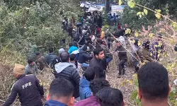 ഉത്തരാഖണ്ഡിൽ ബസ് കൊക്കയിലേക്ക് മറിഞ്ഞ് മൂന്ന് മരണം; രക്ഷാപ്രവർത്തനം പുരോഗമിക്കുന്നു ഉത്തരാഖണ്ഡിൽ ബസ് കൊക്കയിലേക്ക് മറിഞ്ഞ് മൂന്ന് മരണം; രക്ഷാപ്രവർത്തനം പുരോഗമിക്കുന്നു