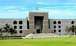 മകള്‍ പുരോഹിതനൊപ്പം ഒളിച്ചോടി; പിതാവ് നല്‍കിയ ഹരജിയില്‍ സര്‍ക്കാരിന്റെ നിലപാട് തേടി കോടതി