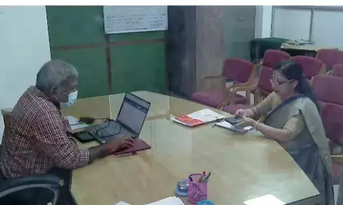 കസേരകളി മുറുകുന്നു; ഡിഎംഒ സ്ഥാനത്ത് എന് രാജേന്ദ്രന് തത്ക്കാലം തുടരാമെന്ന് ഹൈക്കോടതി കസേരകളി മുറുകുന്നു; ഡിഎംഒ സ്ഥാനത്ത് എന് രാജേന്ദ്രന് തത്ക്കാലം തുടരാമെന്ന് ഹൈക്കോടതി