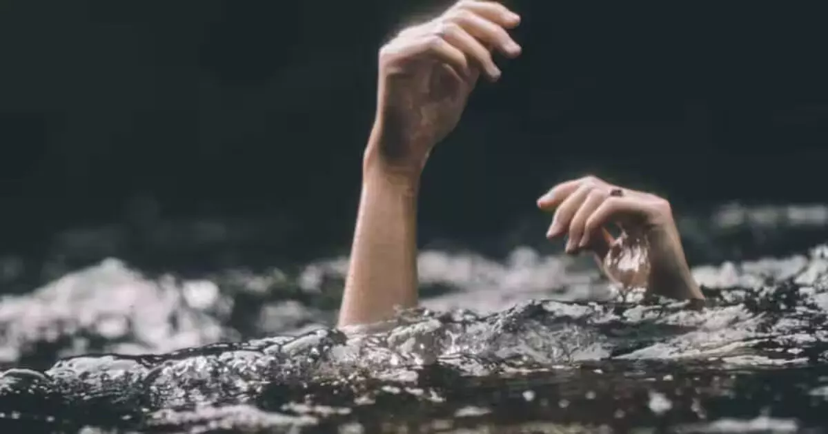 ഇരിട്ടി ചരല്പ്പുഴയില് രണ്ട് പേര് മുങ്ങിമരിച്ചു ഇരിട്ടി ചരല്പ്പുഴയില് രണ്ട് പേര് മുങ്ങിമരിച്ചു