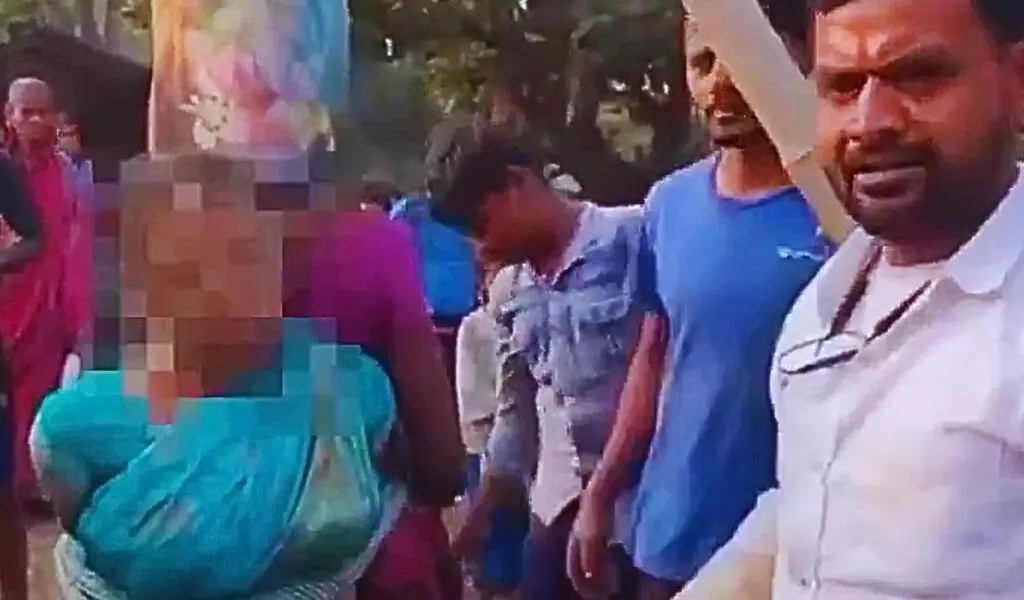 ആദിവാസി സ്ത്രീകളെ കെട്ടിയിട്ട് ക്രൂരമായി മര്ദ്ദിച്ച് ഹിന്ദുത്വര് ആദിവാസി സ്ത്രീകളെ കെട്ടിയിട്ട് ക്രൂരമായി മര്ദ്ദിച്ച് ഹിന്ദുത്വര്