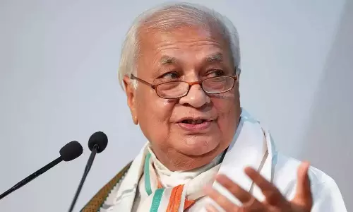 ഗവര്ണര് ആരിഫ് മുഹമ്മദ് ഖാന് ഡല്ഹിയിലേക്ക് തിരിച്ചു; രാജേന്ദ്ര ആര്ലേക്കര് വ്യാഴാഴ്ച ചുമതലയേല്ക്കും ഗവര്ണര് ആരിഫ് മുഹമ്മദ് ഖാന് ഡല്ഹിയിലേക്ക് തിരിച്ചു; രാജേന്ദ്ര ആര്ലേക്കര് വ്യാഴാഴ്ച ചുമതലയേല്ക്കും