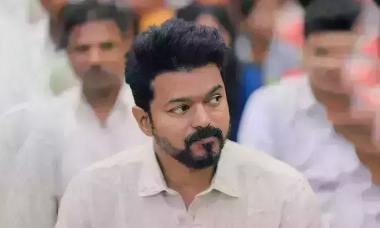 ജോസഫ് വിജയ് എന്ന് അഭിസംബോധന ചെയ്ത് തമിഴ്‌നാട് രാജ്ഭവന്‍; വിജയ്ക്ക് ഫാഷിസവും പായസവും തമ്മില്‍ വേര്‍തിരിച്ചറിയാനുള്ള കഴിവില്ലെന്ന് ഡിഎംകെ