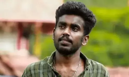 ഗിയറില്‍ അറിയാതെ കൈതട്ടി; നിര്‍ത്തിയിട്ട കാര്‍ കൊക്കയിലേക്ക് മറിഞ്ഞ് യുവാവ് മരിച്ചു