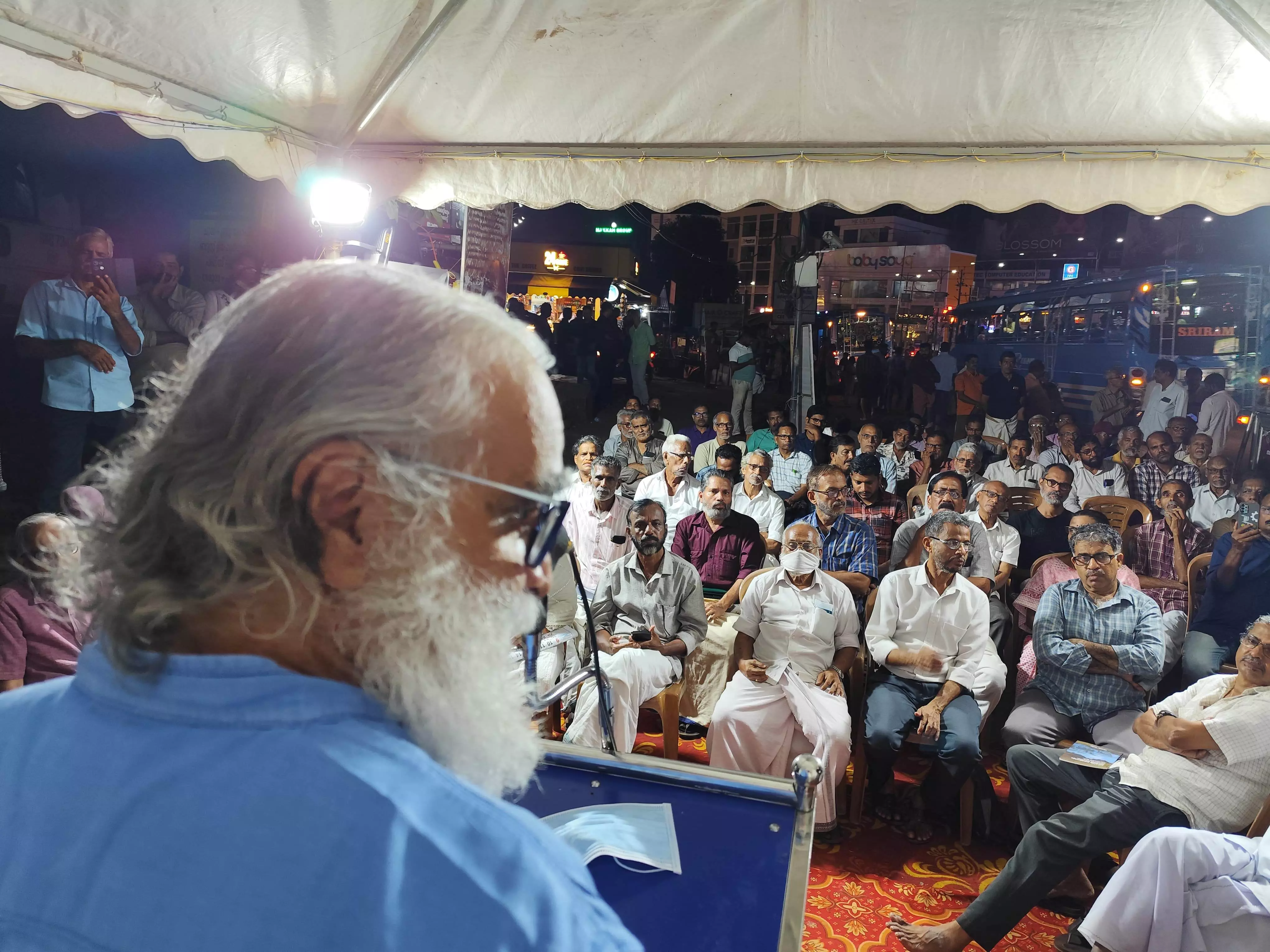 ഭരണകൂടങ്ങള് മനുഷ്യാവകാശങ്ങള് കൈയ്യൊഴിയുന്നു: ഡോ: എ കെ രാമകൃഷ്ണന് ഭരണകൂടങ്ങള് മനുഷ്യാവകാശങ്ങള് കൈയ്യൊഴിയുന്നു: ഡോ: എ കെ രാമകൃഷ്ണന്