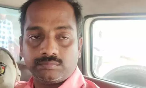 കാര് മോഷണത്തിനിടെ യുവാവ് പിടിയില്; അകത്ത് പെണ്കുട്ടി ഉറങ്ങിക്കിടന്നത് അറിഞ്ഞില്ല; തട്ടിക്കൊണ്ടു പോവല് വകുപ്പും ചേര്ത്ത് പോലിസ് കാര് മോഷണത്തിനിടെ യുവാവ് പിടിയില്; അകത്ത് പെണ്കുട്ടി ഉറങ്ങിക്കിടന്നത് അറിഞ്ഞില്ല; തട്ടിക്കൊണ്ടു പോവല് വകുപ്പും ചേര്ത്ത് പോലിസ്