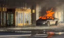 ഡോണള്ഡ് ട്രംപിന്റെ ഹോട്ടലിനു മുന്നില് ടെസ്ല ട്രക്ക് പൊട്ടിത്തെറിച്ചു; ഒരു മരണം (വീഡിയോ) ഡോണള്ഡ് ട്രംപിന്റെ ഹോട്ടലിനു മുന്നില് ടെസ്ല ട്രക്ക് പൊട്ടിത്തെറിച്ചു; ഒരു മരണം (വീഡിയോ)