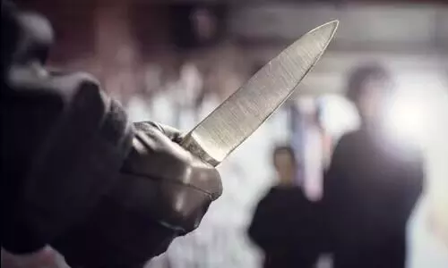 തിരുവനന്തപുരത്ത് വിദ്യാര്ഥികള് തമ്മില് കത്തിക്കുത്ത്; പ്ലസ് ടു വിദ്യാര്ഥിയെ കുത്തി പ്ലസ് വണ്ണുകാര് തിരുവനന്തപുരത്ത് വിദ്യാര്ഥികള് തമ്മില് കത്തിക്കുത്ത്; പ്ലസ് ടു വിദ്യാര്ഥിയെ കുത്തി പ്ലസ് വണ്ണുകാര്