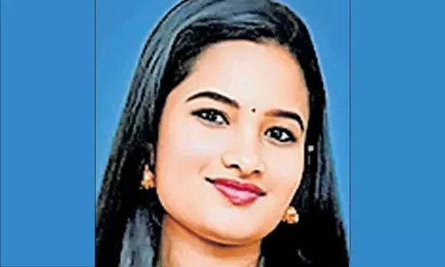 കാറിടിച്ച് പരിക്കേറ്റ് 15 മാസമായി അബോധാവസ്ഥയിലായിരുന്ന വിദ്യാര്ഥിനി മരിച്ചു കാറിടിച്ച് പരിക്കേറ്റ് 15 മാസമായി അബോധാവസ്ഥയിലായിരുന്ന വിദ്യാര്ഥിനി മരിച്ചു