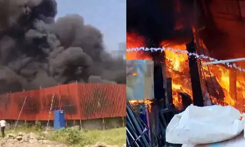 കാക്കനാട് ആക്രിക്കടയില് വന് തീപിടിത്തം കാക്കനാട് ആക്രിക്കടയില് വന് തീപിടിത്തം