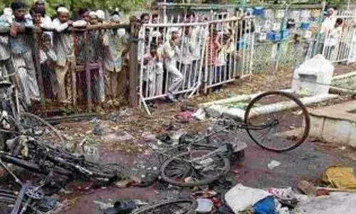 നന്ദേഡ് സ്ഫോടനം: ആര്എസ്എസ്-ബജ്റംഗ്ദള് പ്രവര്ത്തകരെ വെറുതെവിട്ടു നന്ദേഡ് സ്ഫോടനം: ആര്എസ്എസ്-ബജ്റംഗ്ദള് പ്രവര്ത്തകരെ വെറുതെവിട്ടു