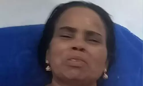 അജ്ഞാതന് ആക്രമിച്ചു ജനലില് കെട്ടിയിട്ടെന്നു പരാതി നല്കിയ വീട്ടമ്മ തൂങ്ങിമരിച്ച നിലയില് അജ്ഞാതന് ആക്രമിച്ചു ജനലില് കെട്ടിയിട്ടെന്നു പരാതി നല്കിയ വീട്ടമ്മ തൂങ്ങിമരിച്ച നിലയില്