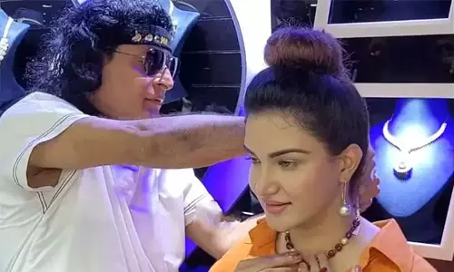 ബോബി ചെമ്മണ്ണൂര് അശ്ലീല ആക്ഷേപങ്ങള് നടത്തുന്നു പോലിസില് പരാതി നല്കി നടി ഹണി റോസ് ബോബി ചെമ്മണ്ണൂര് അശ്ലീല ആക്ഷേപങ്ങള് നടത്തുന്നു പോലിസില് പരാതി നല്കി നടി ഹണി റോസ്