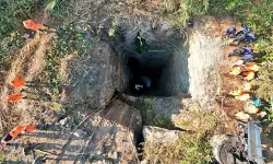 അസമില് കല്ക്കരിഖനിയില് മരിച്ച ഒരാളുടെ മൃതദേഹം പുറത്തെടുത്തു; ഖനിയില് 200 അടി വെള്ളമെന്ന് (വീഡിയോ) അസമില് കല്ക്കരിഖനിയില് മരിച്ച ഒരാളുടെ മൃതദേഹം പുറത്തെടുത്തു; ഖനിയില് 200 അടി വെള്ളമെന്ന് (വീഡിയോ)