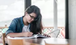 പെണ്‍മക്കളുടെ വിദ്യഭ്യാസ ചെലവ് വഹിക്കാന്‍ രക്ഷിതാക്കള്‍ക്ക് നിയമപരമായ ബാധ്യതയുണ്ട്: സുപ്രിംകോടതി