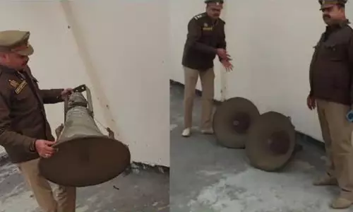 മഹാകുംഭമേള: ആരാധനാലയങ്ങളിലെ 322 ലൗഡ് സ്പീക്കറുകള്‍ നീക്കം ചെയ്ത് പോലിസ്, സുല്‍ത്താനിയ മസ്ജിദിലെ ലൗഡ് സ്പീക്കര്‍ നീക്കുന്ന ദൃശ്യം പുറത്ത്