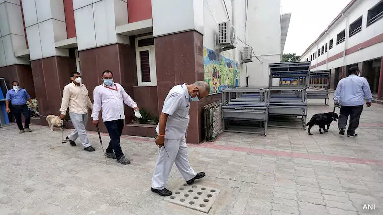പരീക്ഷ എഴുതാന് മടി; വ്യാജ ബോംബ് ഭീഷണിക്കു പിന്നില് 12ാം ക്ലാസ് വിദ്യാര്ഥി പരീക്ഷ എഴുതാന് മടി; വ്യാജ ബോംബ് ഭീഷണിക്കു പിന്നില് 12ാം ക്ലാസ് വിദ്യാര്ഥി