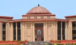 സ്ത്രീയുടെ കൈപിടിച്ച് ഐ ലവ് യു പറയുന്നത് കുറ്റകരം: 19കാരനെ ശിക്ഷിച്ച് ഛത്തീസ്ഗഡ് ഹൈക്കോടതി