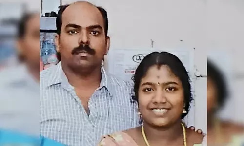 മാമി തിരോധാന കേസ്; രജിത് കുമാറിനെയും ഭാര്യയെയും കണ്ടെത്താന് ലുക്ക് ഔട്ട് നോട്ടിസ് പുറത്തിറക്കി പോലിസ് മാമി തിരോധാന കേസ്; രജിത് കുമാറിനെയും ഭാര്യയെയും കണ്ടെത്താന് ലുക്ക് ഔട്ട് നോട്ടിസ് പുറത്തിറക്കി പോലിസ്