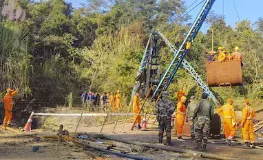 അസം കൽക്കരി ഖനി അപകടം; ഒരാളുടെ മൃതദേഹം കൂടി പുറത്തെടുത്തു അസം കൽക്കരി ഖനി അപകടം; ഒരാളുടെ മൃതദേഹം കൂടി പുറത്തെടുത്തു