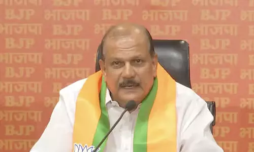 പി സി ജോര്ജ് കോടതിയില് കീഴടങ്ങി; ബിജെപി പ്രവര്ത്തകര്ക്കൊപ്പമെത്തിയാണ് കീഴടങ്ങിയത് പി സി ജോര്ജ് കോടതിയില് കീഴടങ്ങി; ബിജെപി പ്രവര്ത്തകര്ക്കൊപ്പമെത്തിയാണ് കീഴടങ്ങിയത്