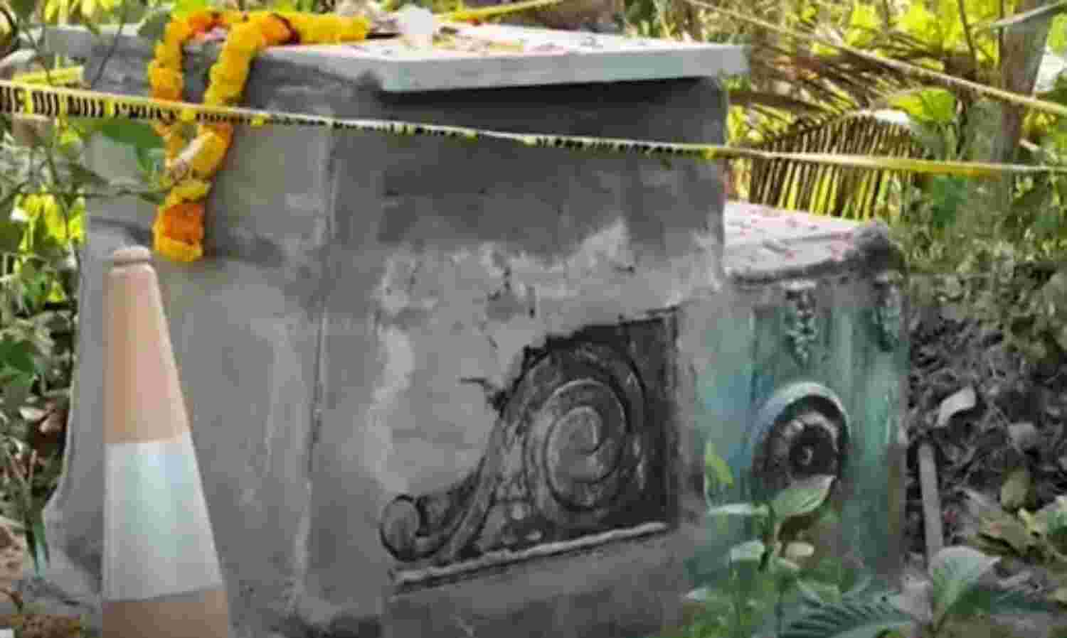 നെയ്യാറ്റിന്കരയില് വയോധികനെ കുടുംബം രഹസ്യമായി കല്ലറയില് അടക്കിയ സംഭവം; മൃതദേഹം ഇന്ന് പുറത്തെടുത്തേക്കും നെയ്യാറ്റിന്കരയില് വയോധികനെ കുടുംബം രഹസ്യമായി കല്ലറയില് അടക്കിയ സംഭവം; മൃതദേഹം ഇന്ന് പുറത്തെടുത്തേക്കും