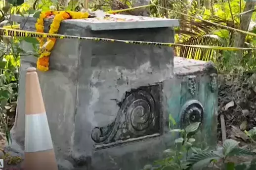 നെയ്യാറ്റിന്കരയില് വയോധികനെ കുടുംബം രഹസ്യമായി കല്ലറയില് അടക്കിയ സംഭവം; കല്ലറ ഉടന് പൊളിക്കും; പ്രതിഷേധവുമായി കുടുംബം നെയ്യാറ്റിന്കരയില് വയോധികനെ കുടുംബം രഹസ്യമായി കല്ലറയില് അടക്കിയ സംഭവം; കല്ലറ ഉടന് പൊളിക്കും; പ്രതിഷേധവുമായി കുടുംബം