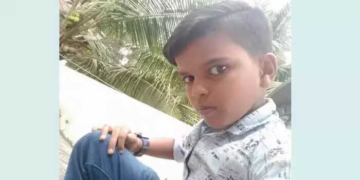 മസാജ് യന്ത്രത്തില് നിന്ന് ഷോക്കേറ്റ് മലപ്പുറത്ത് ഒമ്പതാം ക്ലാസ്സ് വിദ്യാര്ഥി മരിച്ചു മസാജ് യന്ത്രത്തില് നിന്ന് ഷോക്കേറ്റ് മലപ്പുറത്ത് ഒമ്പതാം ക്ലാസ്സ് വിദ്യാര്ഥി മരിച്ചു