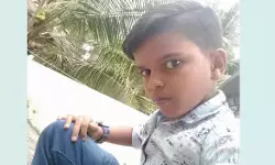 മസാജ് യന്ത്രത്തില് നിന്ന് ഷോക്കേറ്റ് മലപ്പുറത്ത് ഒമ്പതാം ക്ലാസ്സ് വിദ്യാര്ഥി മരിച്ചു മസാജ് യന്ത്രത്തില് നിന്ന് ഷോക്കേറ്റ് മലപ്പുറത്ത് ഒമ്പതാം ക്ലാസ്സ് വിദ്യാര്ഥി മരിച്ചു