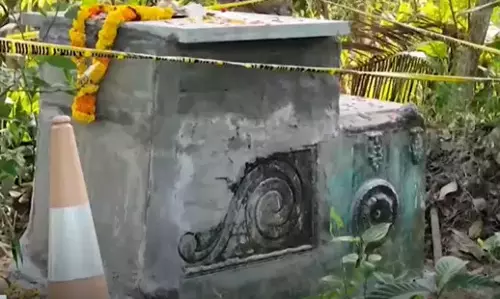 നെയ്യാറ്റിന്‍കരയില്‍ വയോധികനെ കുടുംബം രഹസ്യമായി കല്ലറയില്‍ അടക്കിയ സംഭവം; കല്ലറ ഉടന്‍ പൊളിക്കും; പ്രതിഷേധവുമായി കുടുംബം