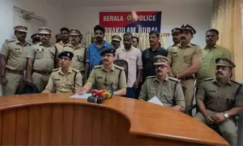 സ്കൂട്ടര് യാത്രികനെ തടഞ്ഞിട്ട് കുത്തിപരിക്കേല്പ്പിച്ച് 22 ലക്ഷം കവര്ന്ന പത്തു പേര് പിടിയില്, യാത്രക്കാരന്റെ മുഖത്തടിച്ച പെപ്പര് സ്േ്രപ നിര്ണായകമായ സൂചനയായെന്ന് പോലിസ് സ്കൂട്ടര് യാത്രികനെ തടഞ്ഞിട്ട് കുത്തിപരിക്കേല്പ്പിച്ച് 22 ലക്ഷം കവര്ന്ന പത്തു പേര് പിടിയില്, യാത്രക്കാരന്റെ മുഖത്തടിച്ച പെപ്പര് സ്േ്രപ നിര്ണായകമായ സൂചനയായെന്ന് പോലിസ്