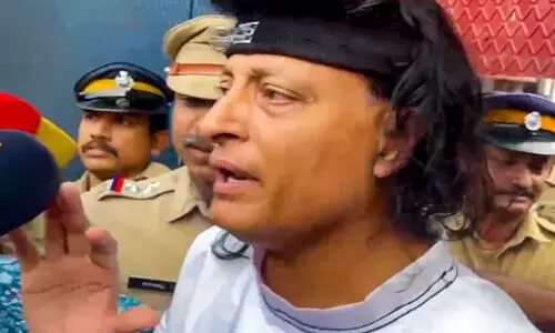 ജാമ്യം ലഭിച്ചിട്ടും പുറത്തിറങ്ങാന് കഴിയാത്തവരെ സഹായിക്കാന് ഒരു കോടി രൂപ ചെലവഴിക്കുമെന്ന് ബോബി ചെമ്മണ്ണൂര് ജാമ്യം ലഭിച്ചിട്ടും പുറത്തിറങ്ങാന് കഴിയാത്തവരെ സഹായിക്കാന് ഒരു കോടി രൂപ ചെലവഴിക്കുമെന്ന് ബോബി ചെമ്മണ്ണൂര്