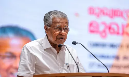 കാരണഭൂതന് പിന്നാലെ പിണറായി വിജയന്‍ ഇനി ഫീനിക്‌സ് പക്ഷി
