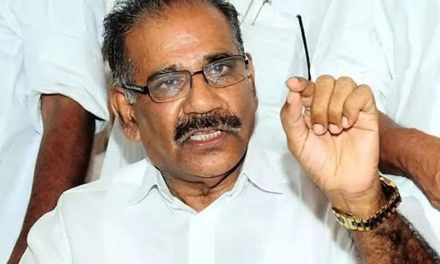 കാട്ടാന നാട്ടിലിറങ്ങിയല്ലല്ലോ ആളുകളെ കൊന്നത് കാട്ടിനുള്ളില് വച്ചല്ലേ?; വനംനിയമ ഭേദഗതിയില് മലക്കം മറിഞ്ഞ് മന്ത്രി കാട്ടാന നാട്ടിലിറങ്ങിയല്ലല്ലോ ആളുകളെ കൊന്നത് കാട്ടിനുള്ളില് വച്ചല്ലേ?; വനംനിയമ ഭേദഗതിയില് മലക്കം മറിഞ്ഞ് മന്ത്രി