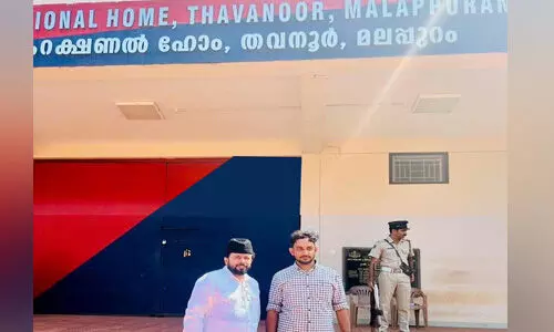 ഷിബിന് വധക്കേസിലെ പ്രതികളെ ജയിലില് സന്ദര്ശിച്ച് സയ്യിദ് മുഈനലി തങ്ങള് ഷിബിന് വധക്കേസിലെ പ്രതികളെ ജയിലില് സന്ദര്ശിച്ച് സയ്യിദ് മുഈനലി തങ്ങള്