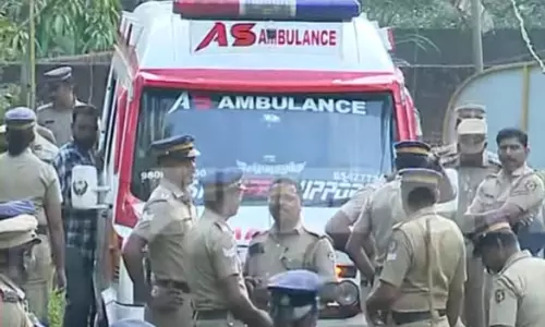 കല്ലറയില്‍ കണ്ടെത്തിയ മൃതദേഹം മെഡിക്കല്‍ കോളജിലേക്ക് മാറ്റുന്നു; പോസ്റ്റ്‌മോര്‍ട്ടം നടത്തും