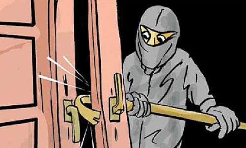 വീട് കുത്തിത്തുറന്ന് 20 പവനും അരലക്ഷം രൂപയും കാറും കവര്ന്ന കേസിലെ പ്രതി പിടിയില് വീട് കുത്തിത്തുറന്ന് 20 പവനും അരലക്ഷം രൂപയും കാറും കവര്ന്ന കേസിലെ പ്രതി പിടിയില്