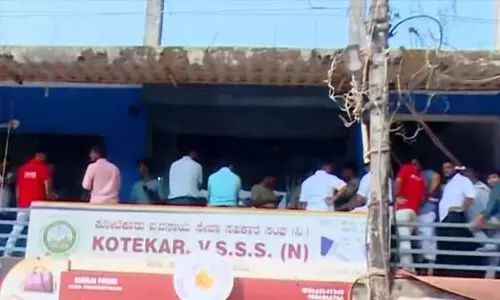 മംഗളൂരുവിലെ സഹകരണ ബാങ്കില് വന് കവര്ച്ച; 15 കോടിയുടെ സ്വര്ണം കൊള്ളയടിച്ചു മംഗളൂരുവിലെ സഹകരണ ബാങ്കില് വന് കവര്ച്ച; 15 കോടിയുടെ സ്വര്ണം കൊള്ളയടിച്ചു